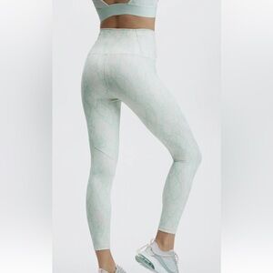 Ultra high waisted powerhold  7/8 Mint Green Snake Print Leggings size XL NWT